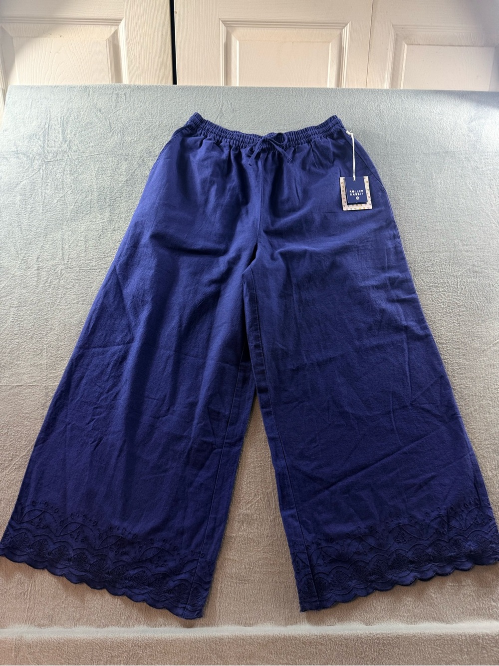 Roller Rabbit - Blue Scalloped Embroidered Set - Picture 5 of 12